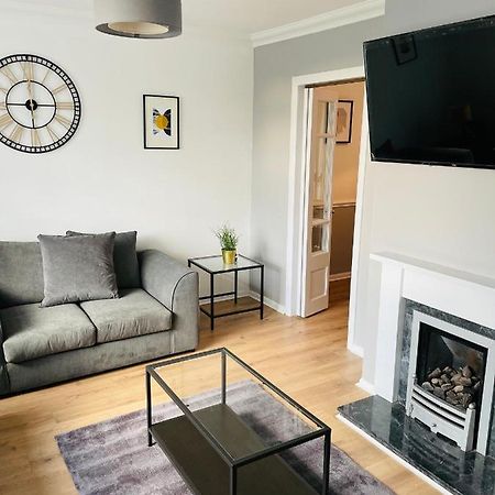 Wolverhampton Large 3 Bedrooms 5 Bed House Perfect For Short & Long Stays Contractors Business Nhs Insurance 1 Bathroom And Separate Wc Private Garden Driveway For 2 Large Vehicles Close To City Centre M6 M54 And Walsall Willenhall Cannock Property Ngoại thất bức ảnh